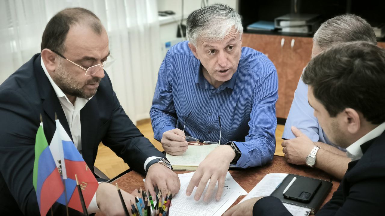 Госжилинспекция РД  и мэрия Буйнакска обсудили проблемные вопросы ЖКХ